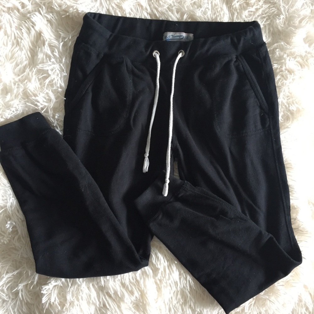 Black joggers / sweatpants